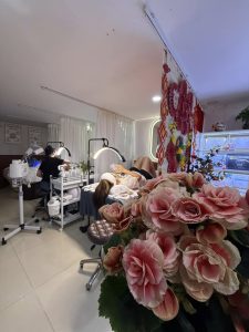 KHÁCH TỪ ÚC VỀ, MANG THEO LÀN DA KHÔ CĂNG VÀ MỤN ẨN